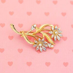 Vintage Feminine Daisy Gold Tone Brooch - X6